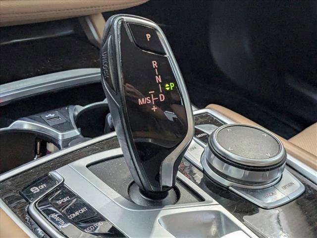 Used 2022 BMW 740i w/ Premium Package RWD image 8