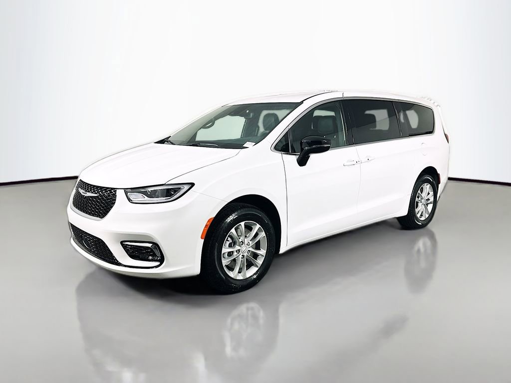 New 2026 Chrysler Pacifica Select image 3