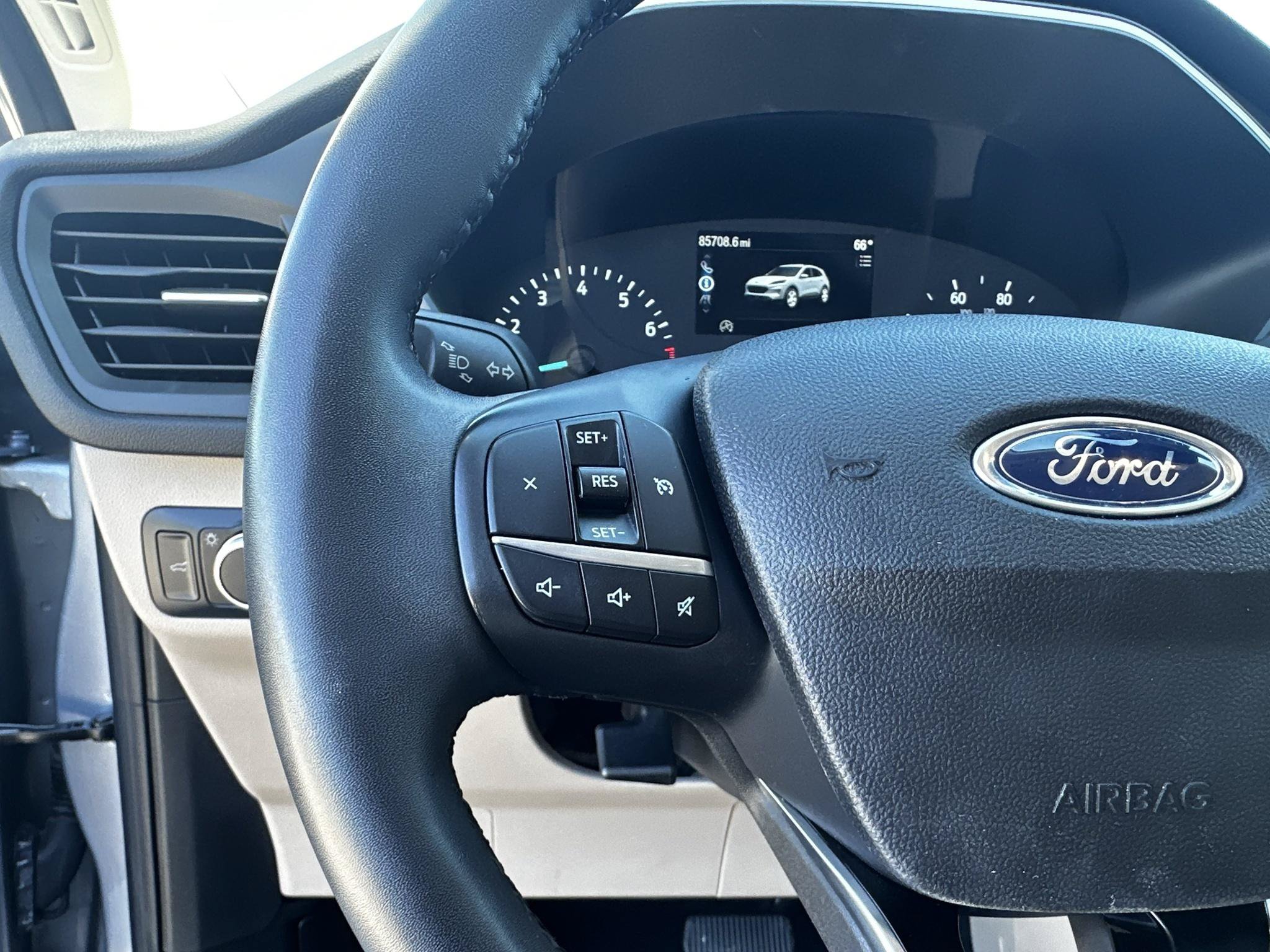 Used 2022 Ford Escape SE w/ Convenience Package FWD image 15