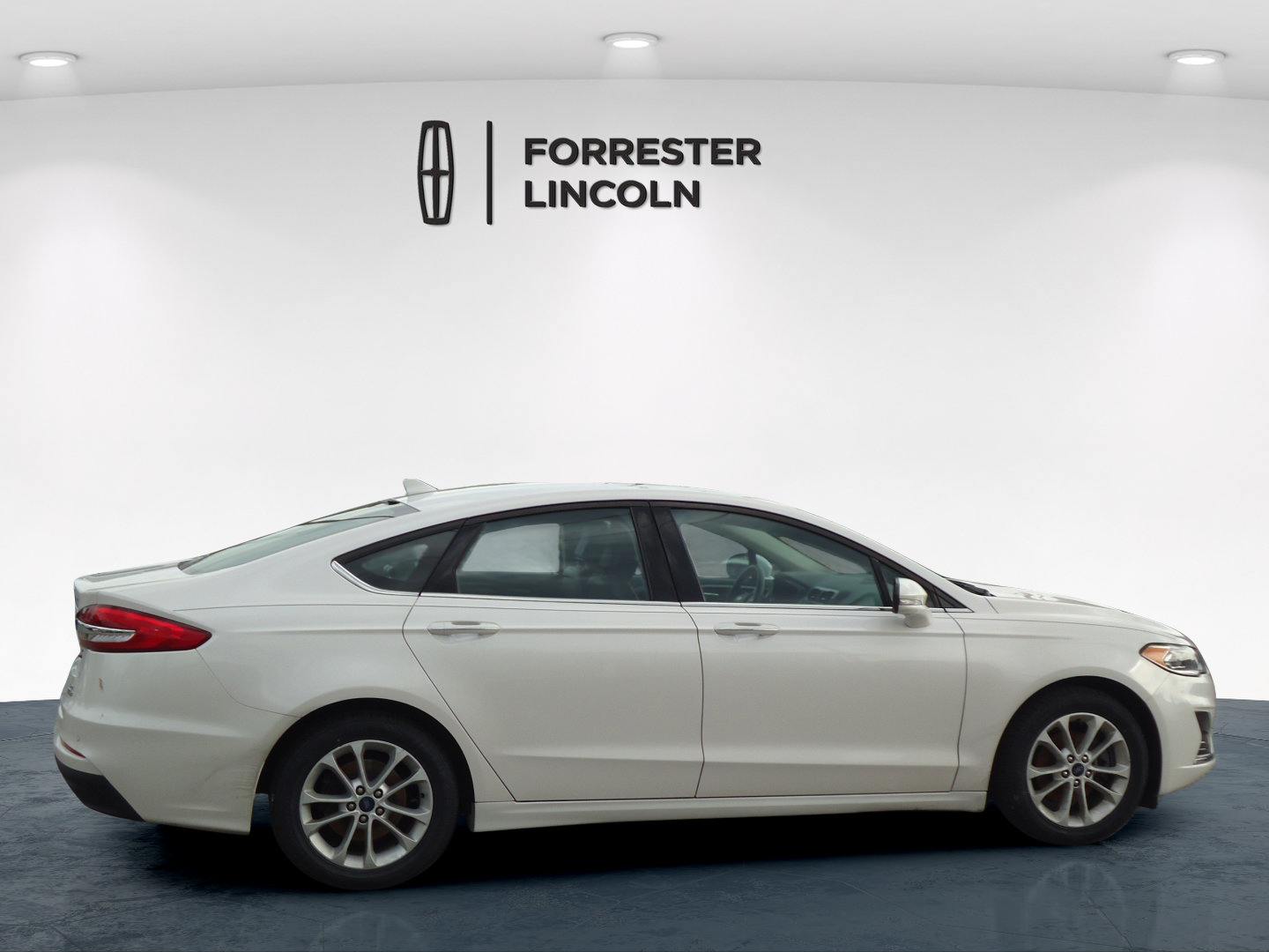 Used 2020 Ford Fusion SEL FWD image 2