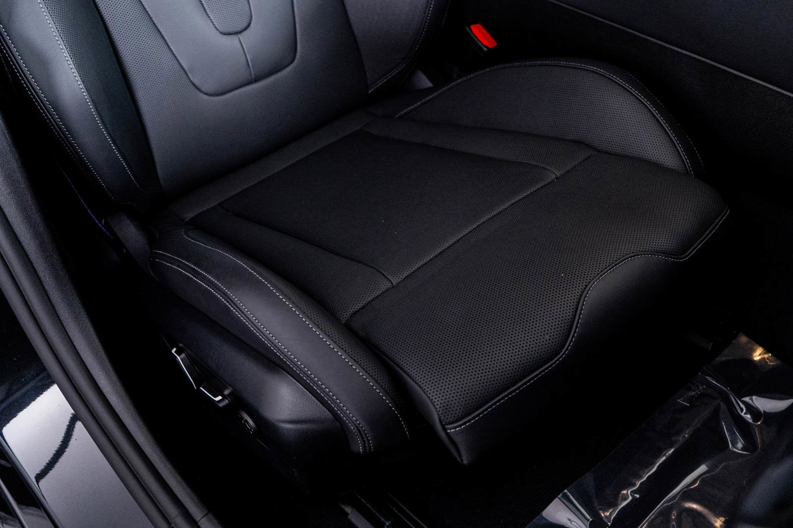 Used 2025 BMW M5 w/ Executive Package image 47