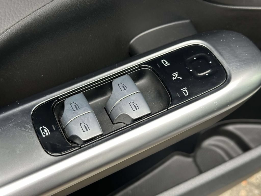 Used 2025 Mercedes-Benz C 300 4MATIC Sedan image 20
