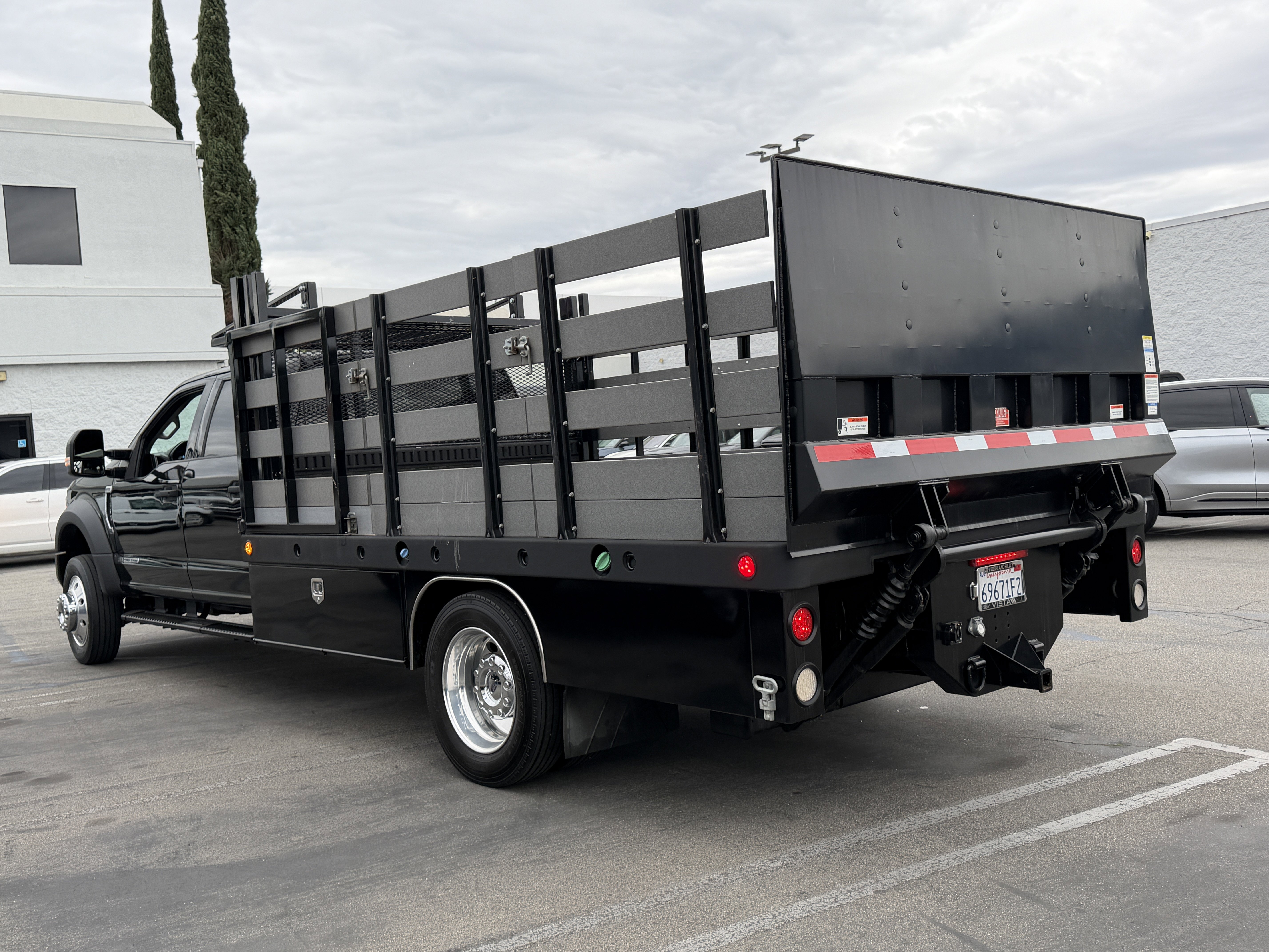 Used 2017 Ford F550 2WD Crew Cab Super Duty image 4