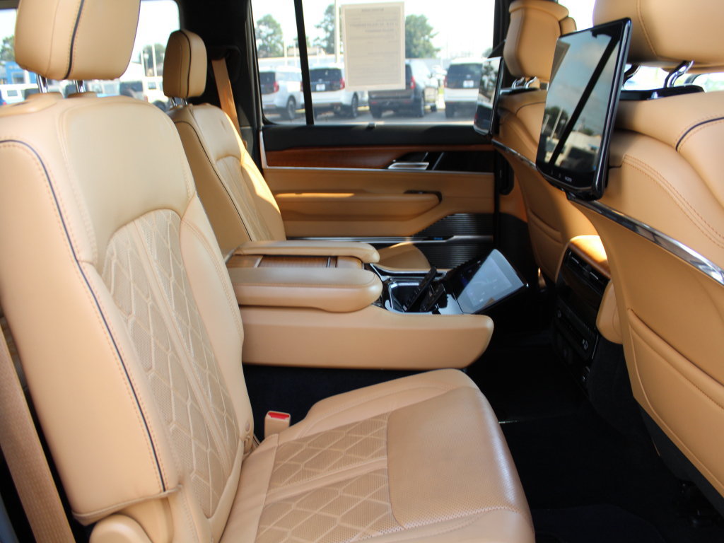 Used 2023 Jeep Grand Wagoneer Series III w/ Rear Seat Video Group 1 AWD/4WD image 23