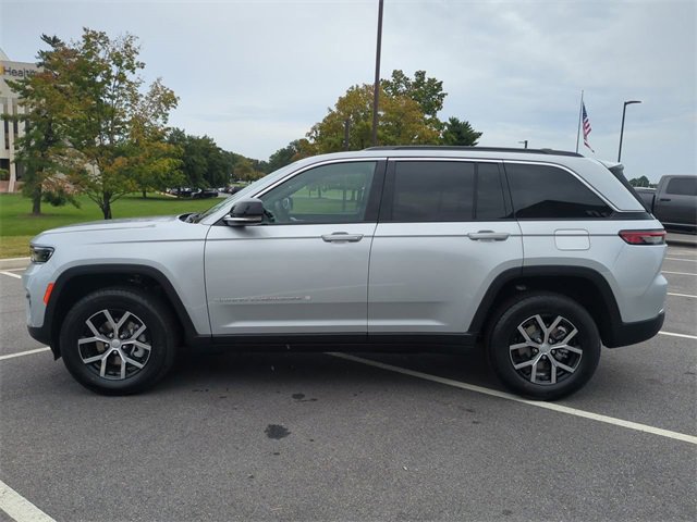 New 2025 Jeep Grand Cherokee Limited w/ Trailer Tow Package image 7