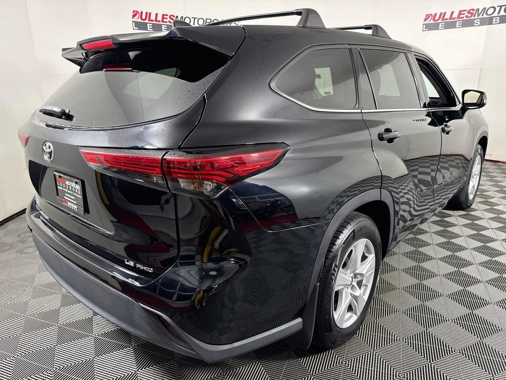 Used 2021 Toyota Highlander LE AWD/4WD image 7