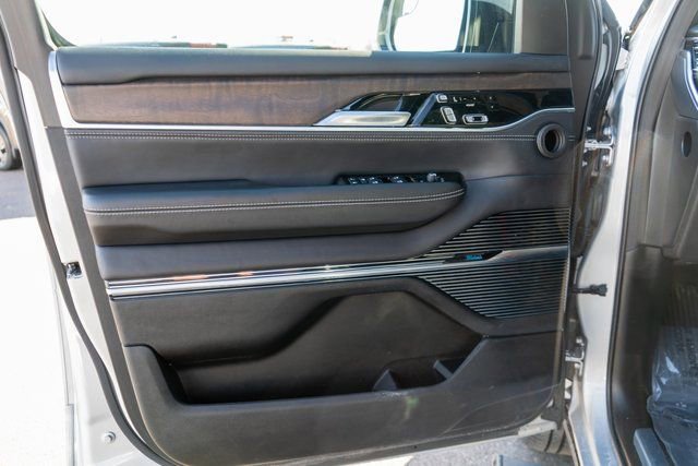 Used 2023 Jeep Grand Wagoneer 4WD w/ Flexible Seating Group image 27