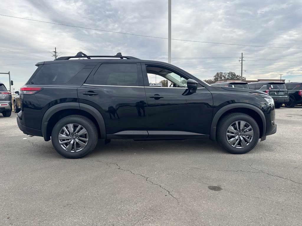 New 2025 Nissan Pathfinder SV image 6