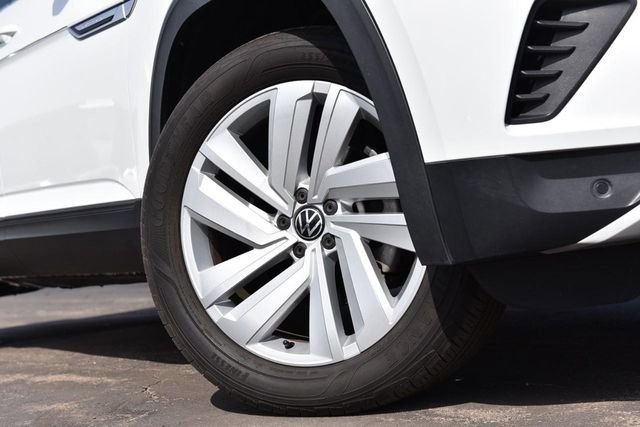 Certified 2023 Volkswagen Atlas Cross Sport SE w/ Panoramic Sunroof Package image 3