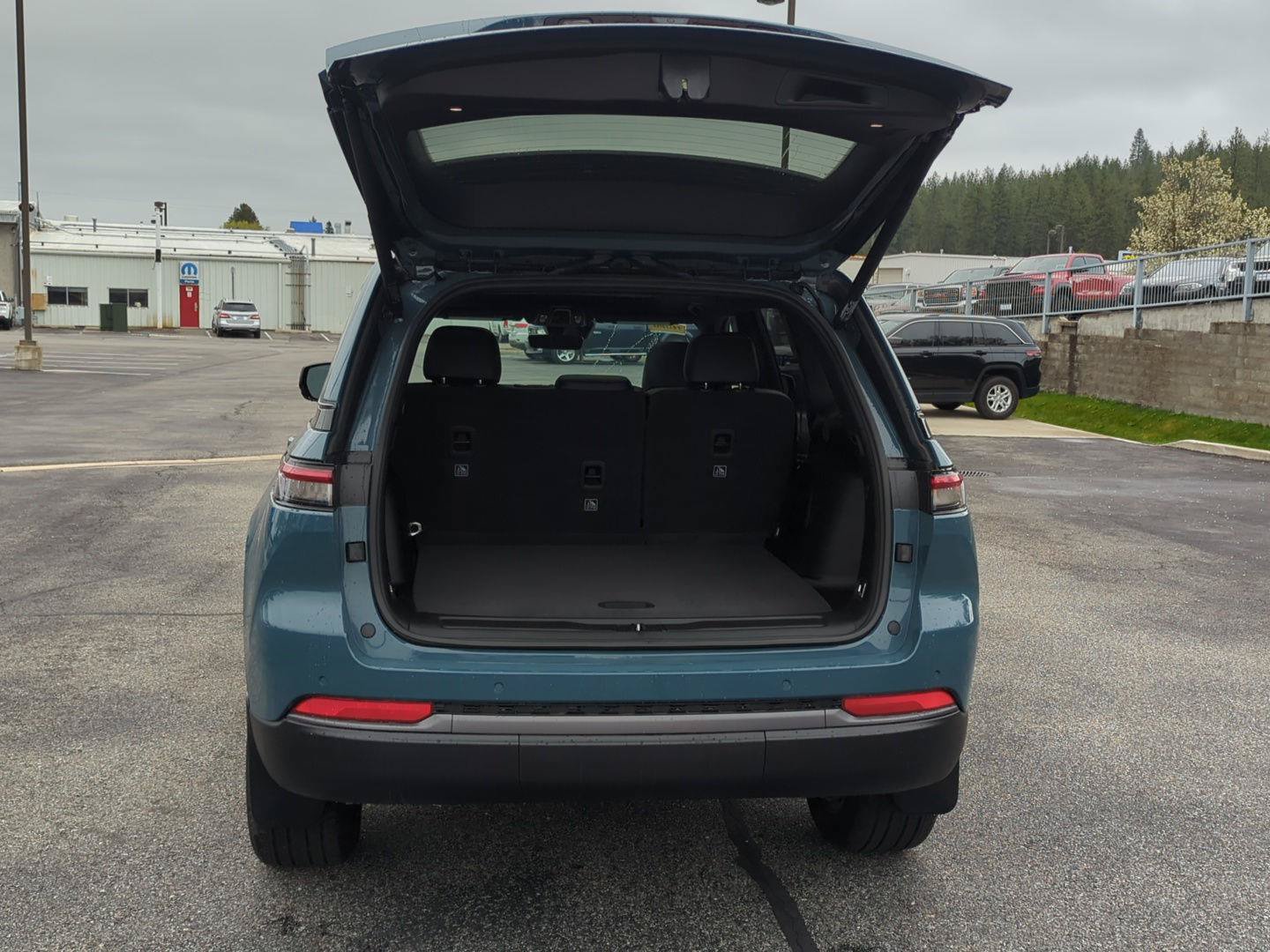 New 2026 Jeep Grand Cherokee Limited w/ Limited Altitude Package AWD/4WD image 6