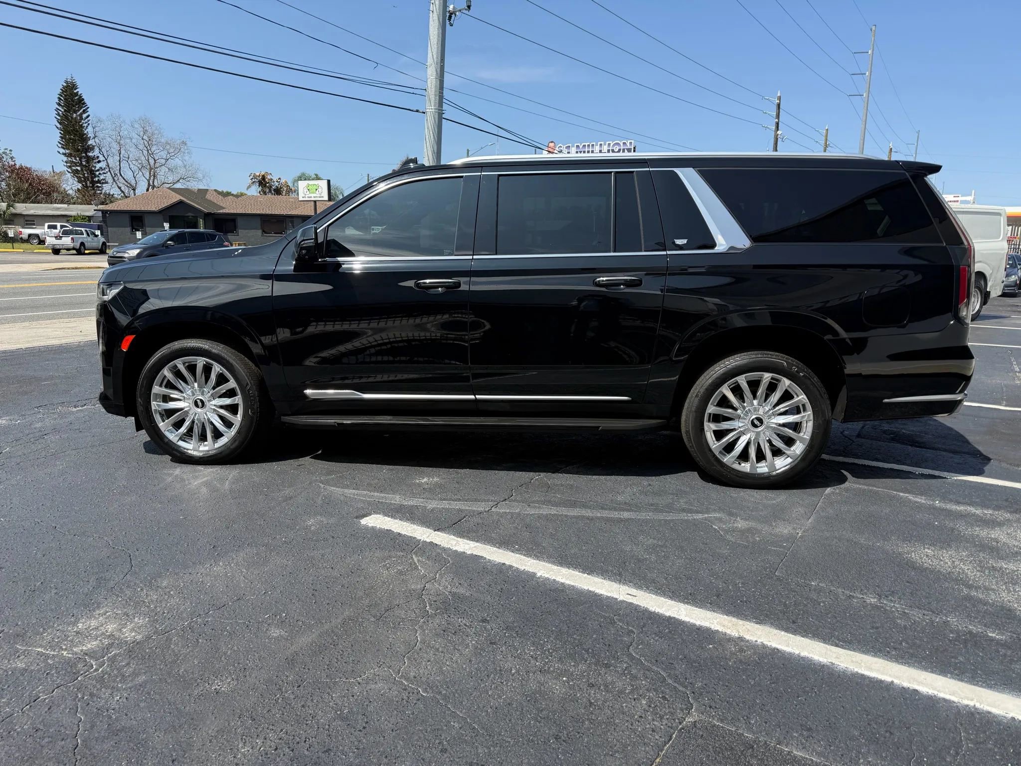 Used 2022 Cadillac Escalade ESV Luxury image 8