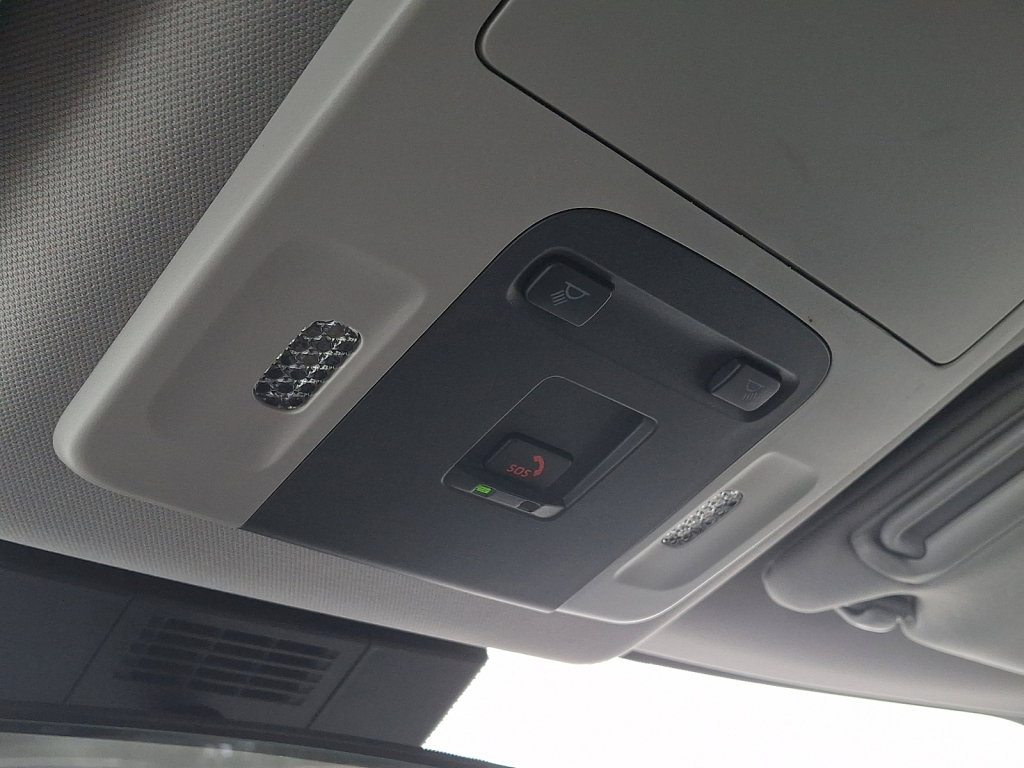 Used 2025 Toyota Camry LE image 32