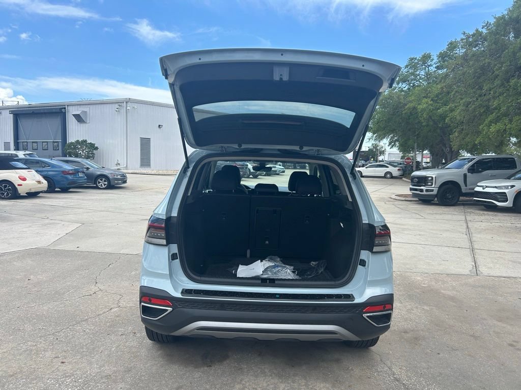 New 2026 Volkswagen Taos SE FWD image 39
