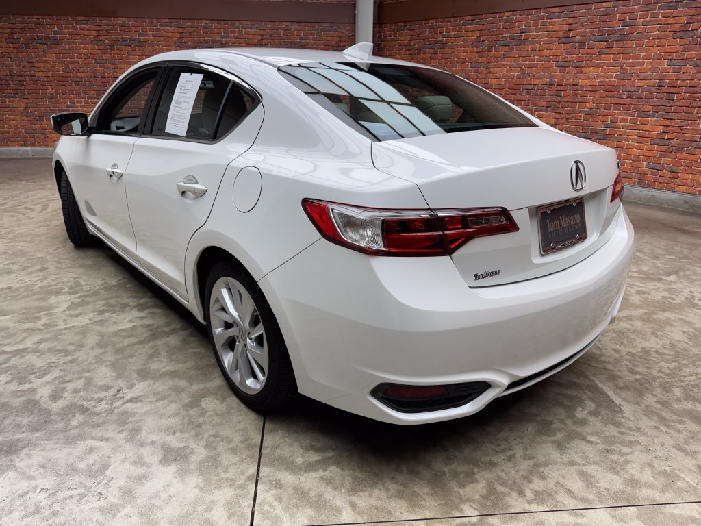 Used 2016 Acura ILX FWD image 2