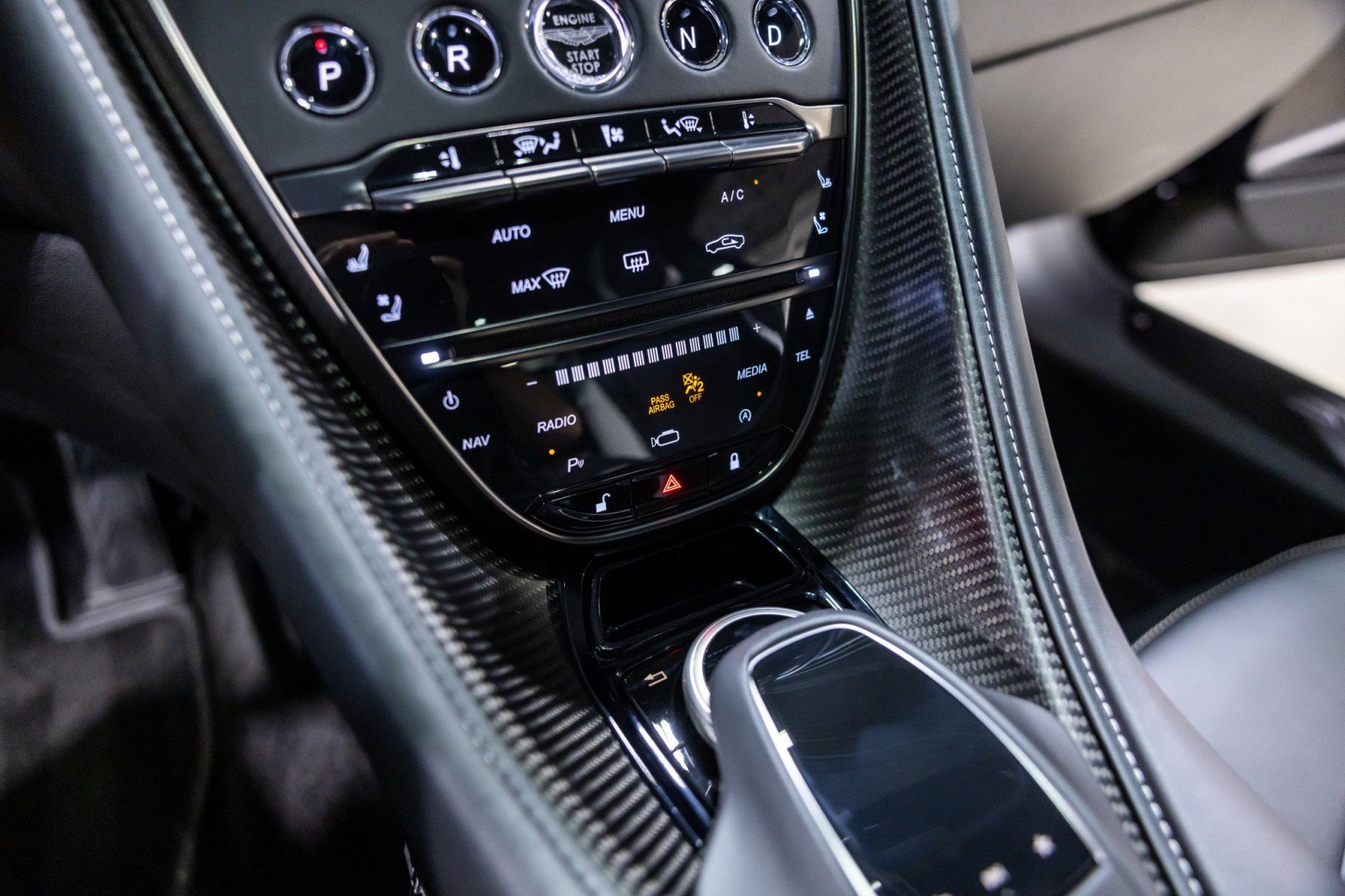 Used 2022 Aston Martin DBS Superleggera RWD image 50