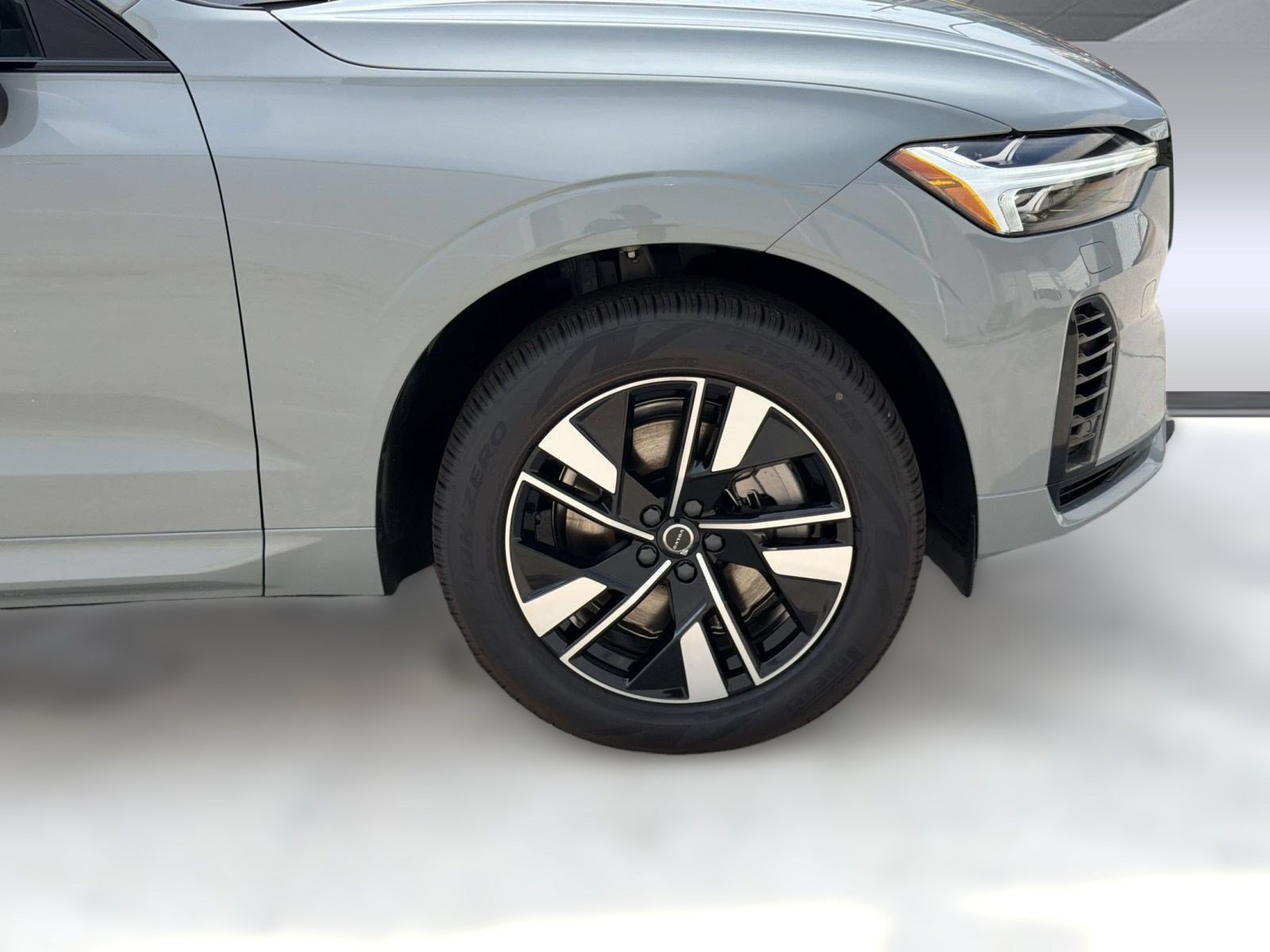 New 2026 Volvo XC60 T8 Core w/ Climate Package AWD/4WD image 13