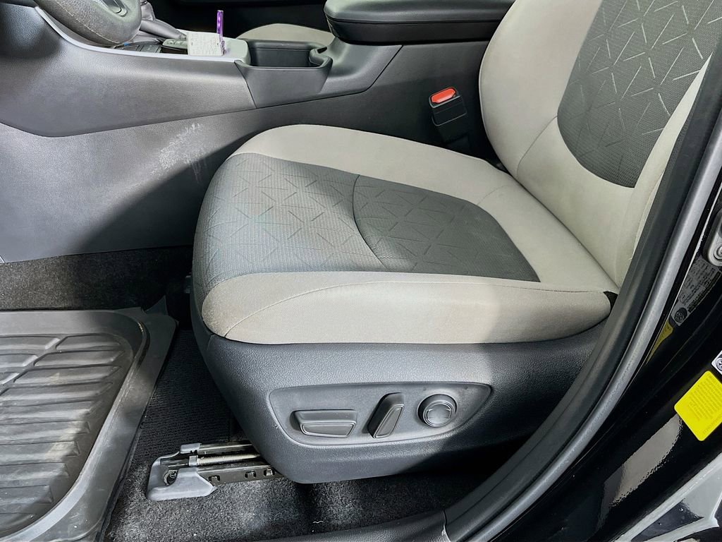 Used 2025 Toyota RAV4 XLE w/ Convenience Package image 28