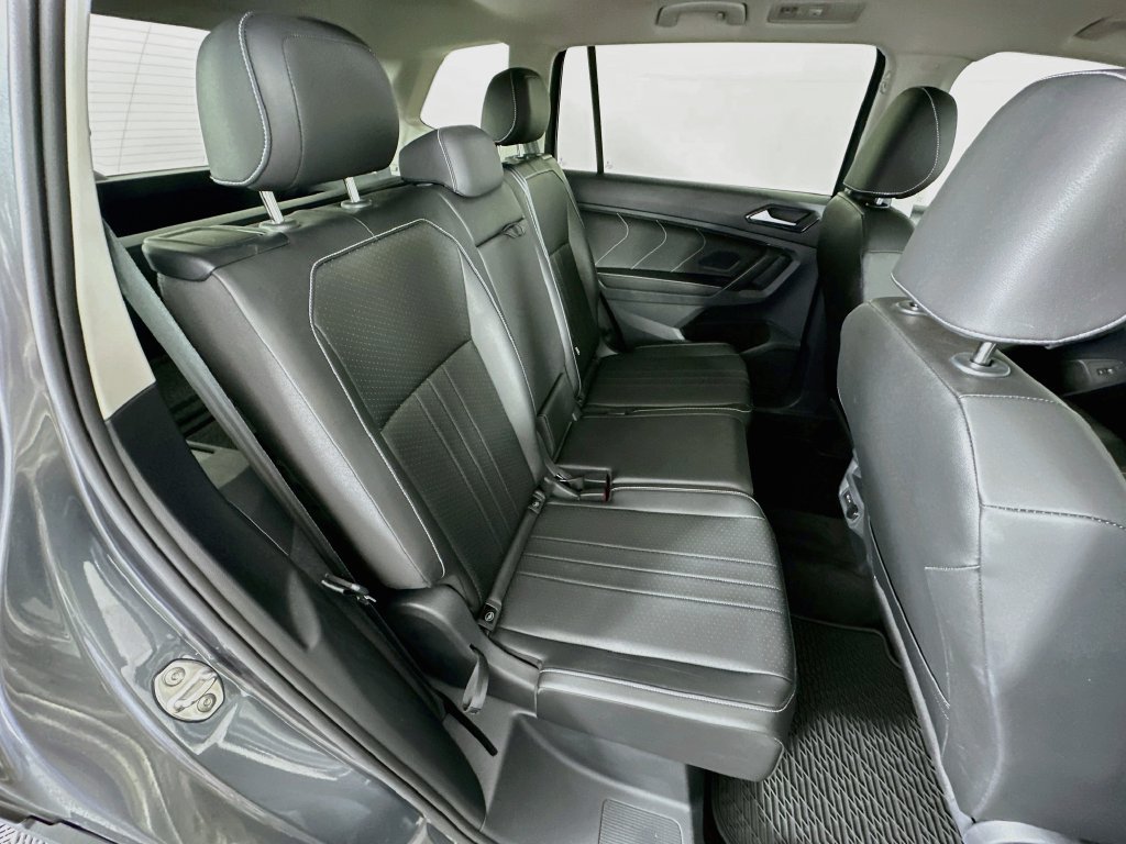 Used 2023 Volkswagen Tiguan SE w/ Panoramic Sunroof Package FWD image 35