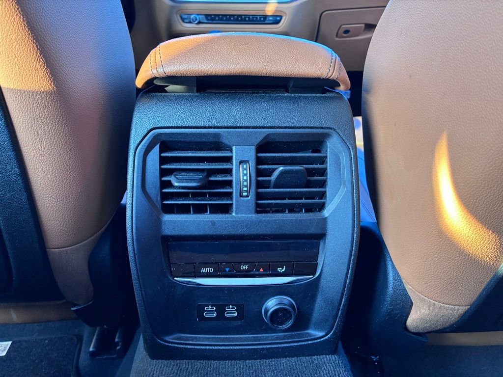 Used 2019 BMW 330i xDrive Sedan w/ Premium Package image 16