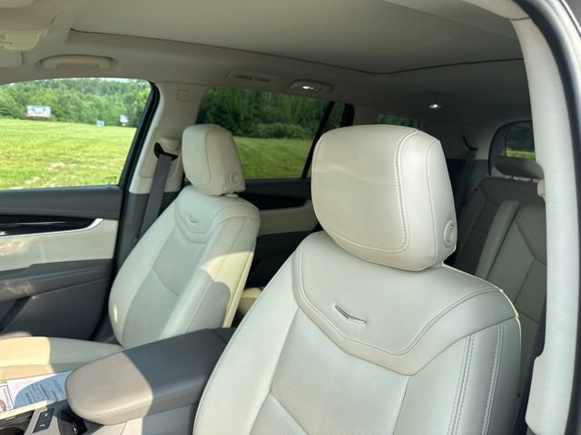 Used 2022 Cadillac XT6 Premium Luxury AWD/4WD image 17