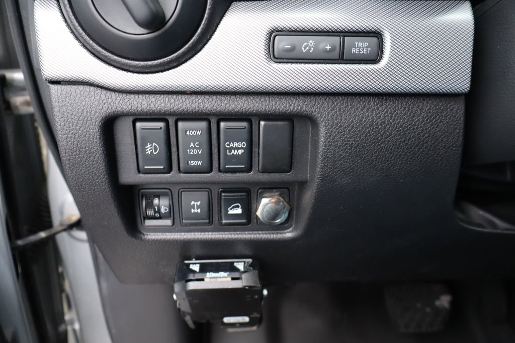 Used 2018 Nissan Titan PRO-4X image 14