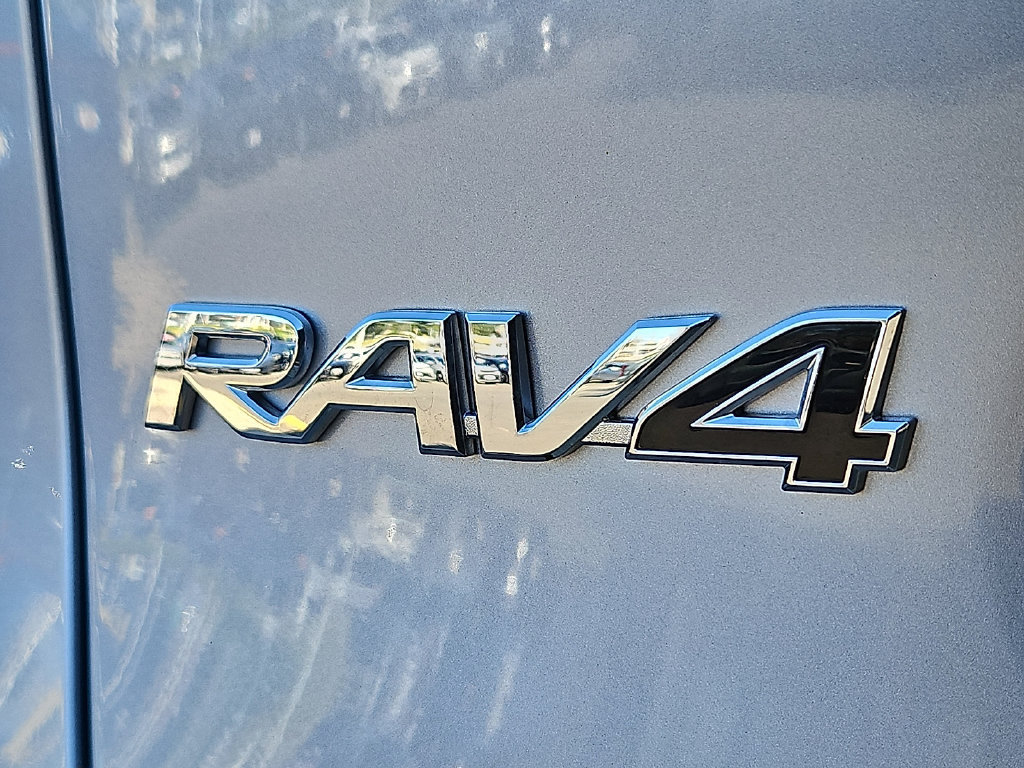 Certified 2023 Toyota RAV4 LE AWD/4WD image 31