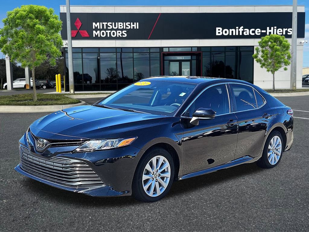 Used 2020 Toyota Camry LE image 2
