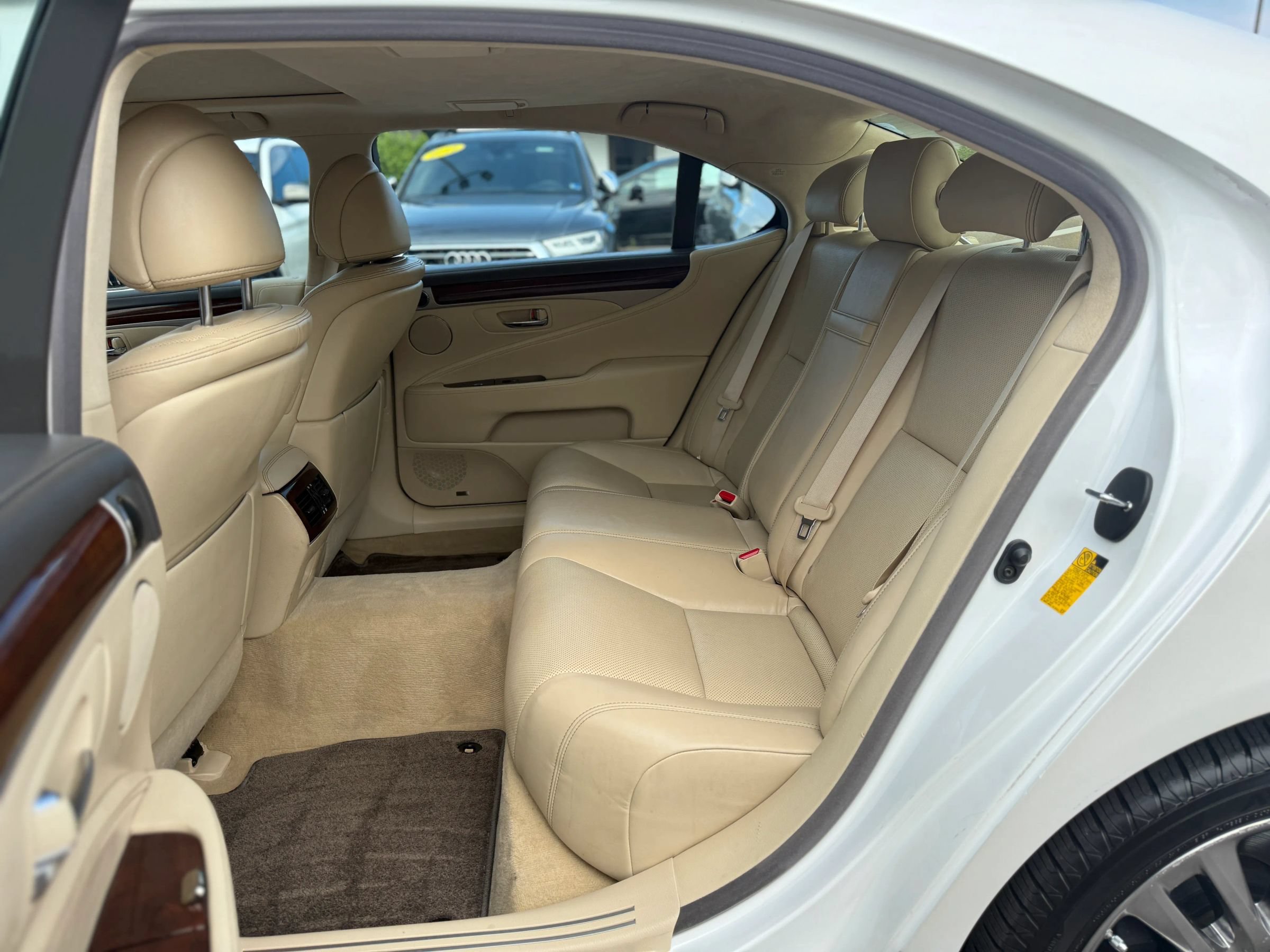 Used 2014 Lexus LS 460 L RWD image 17