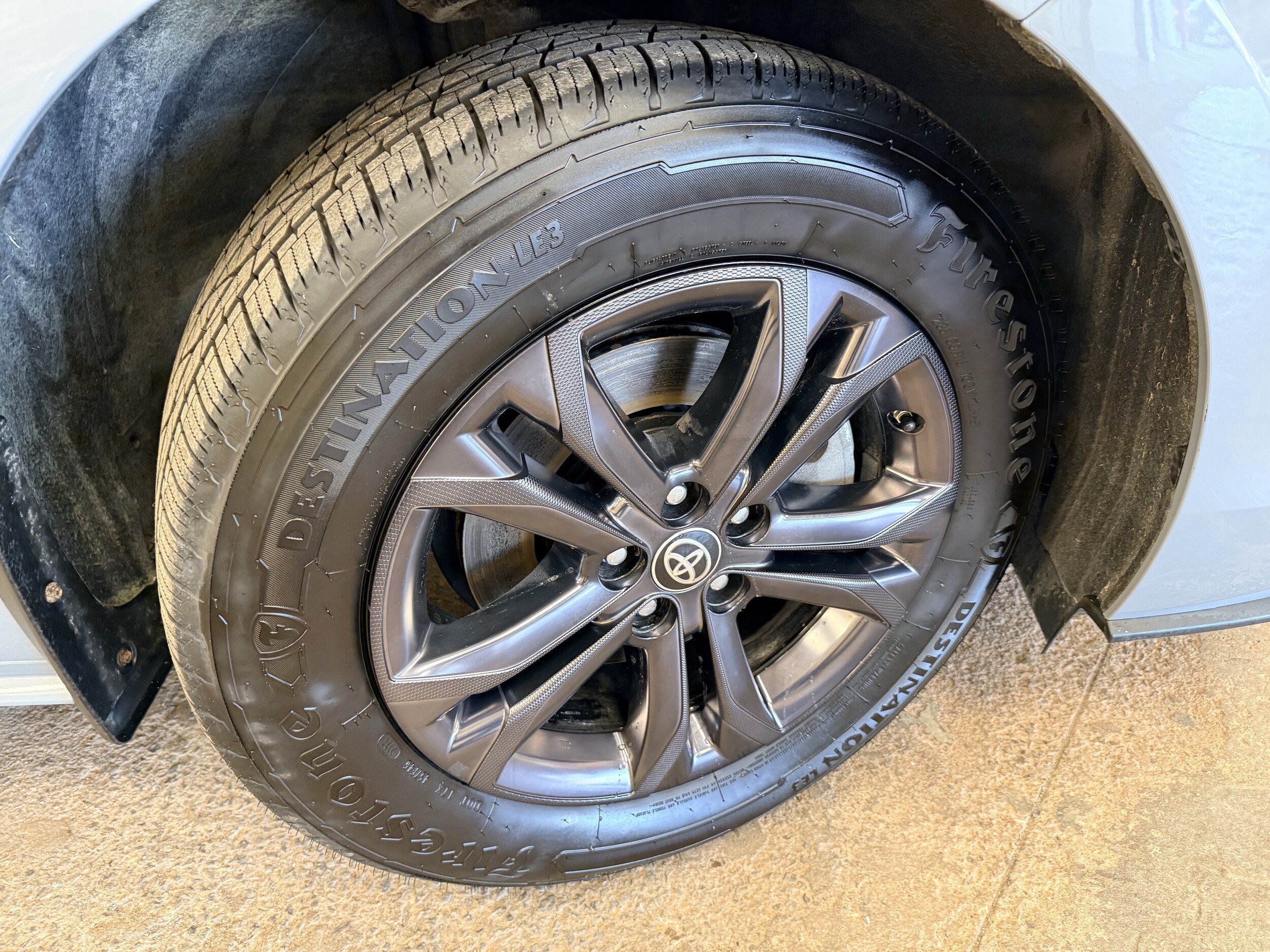 Used 2024 Toyota Sienna XLE Woodland Edition AWD/4WD image 32