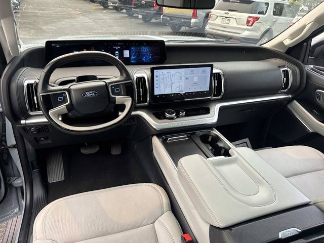 Used 2025 Ford Expedition Max Platinum w/ Driver's Package AWD/4WD image 11