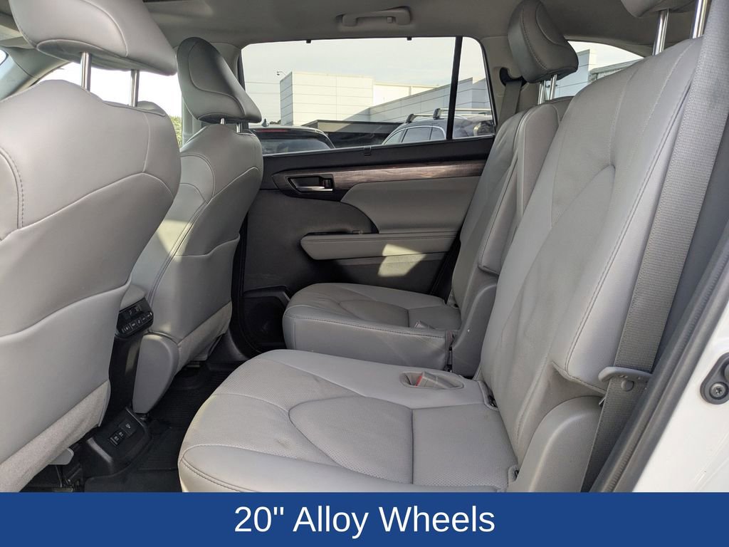 Used 2021 Toyota Highlander Limited image 16