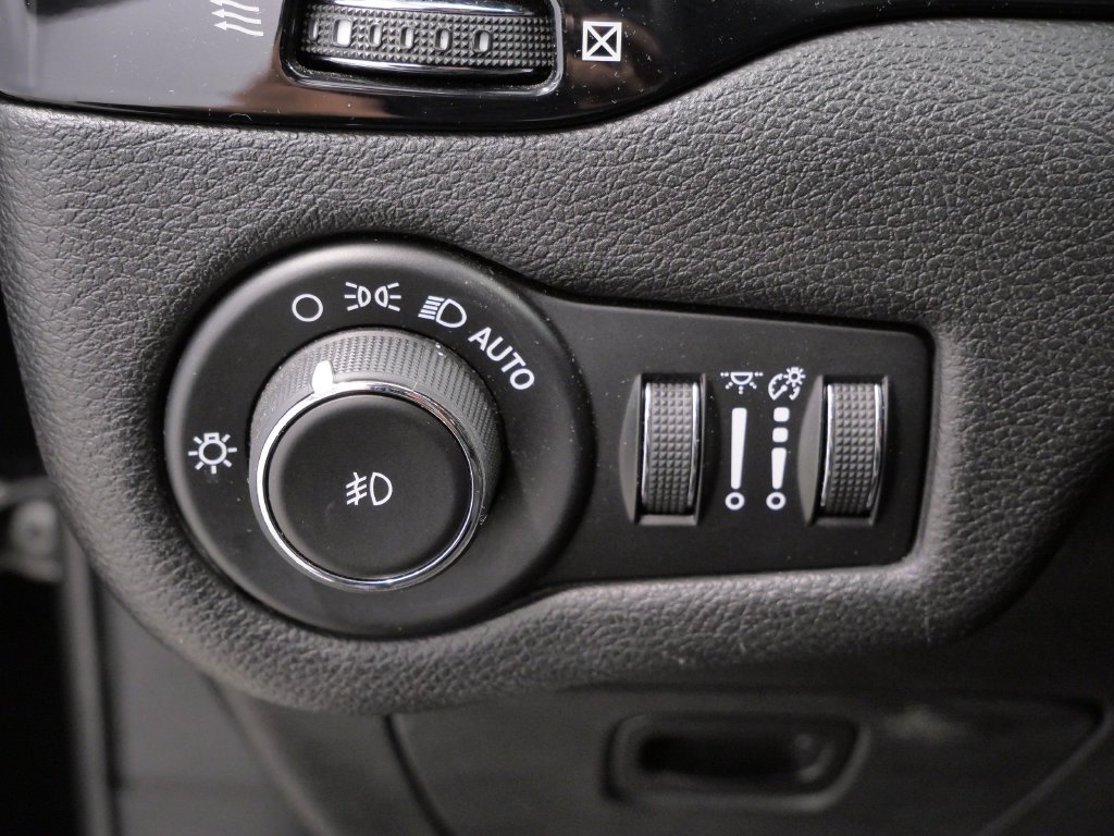 Certified 2019 Jeep Cherokee Latitude Plus AWD/4WD image 20