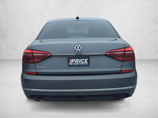 Used 2017 Volkswagen Passat 1.8T R-Line image 5