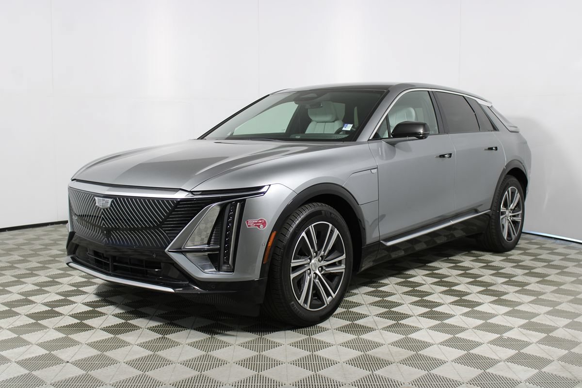 Used 2024 Cadillac Lyriq Luxury AWD/4WD image 3
