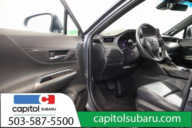 Used 2024 Toyota Venza XLE image 9