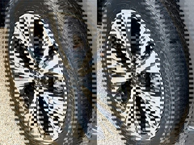 Used 2023 Nissan Rogue SV w/ SV Premium Package image 11