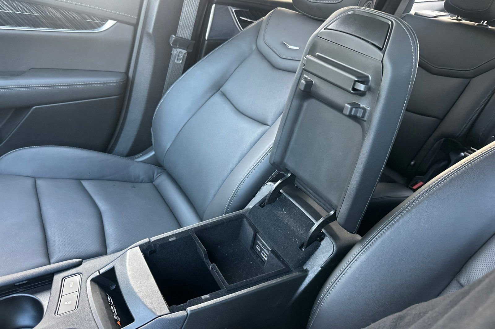 Used 2025 Cadillac XT6 Premium Luxury w/ Technology Package image 34
