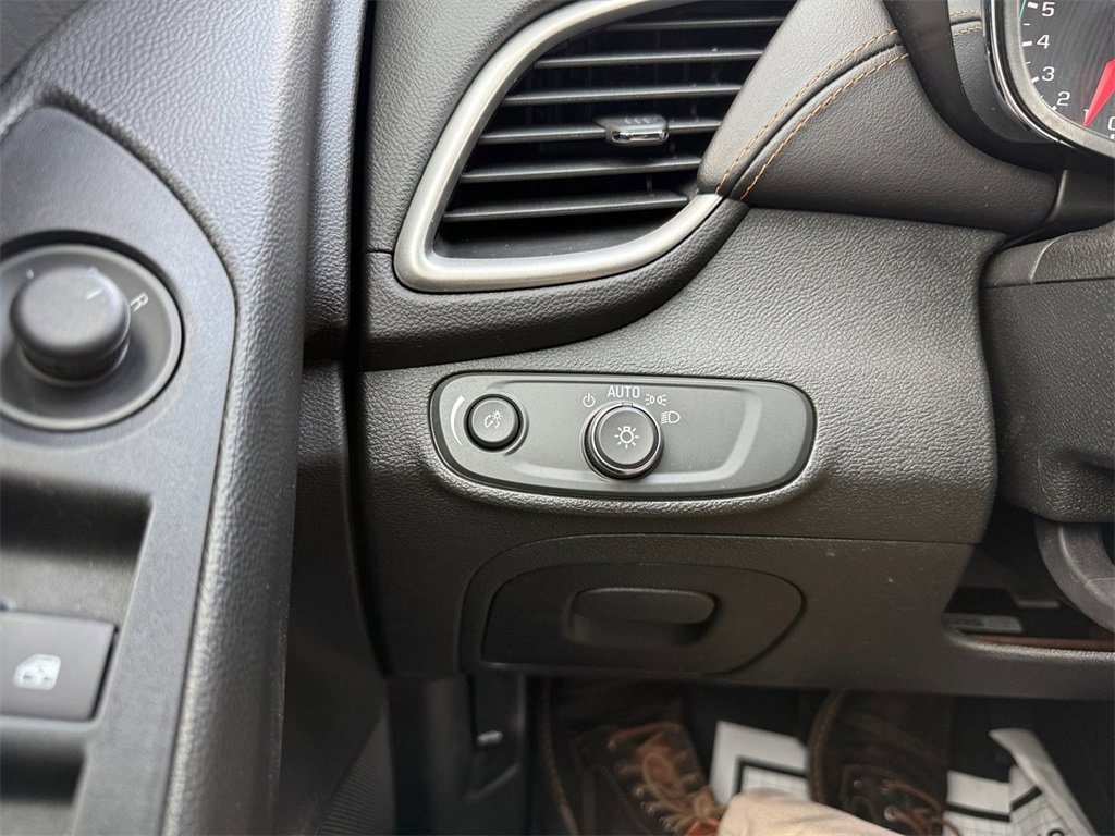 Used 2019 Chevrolet Trax LT w/ LT Convenience Package image 30