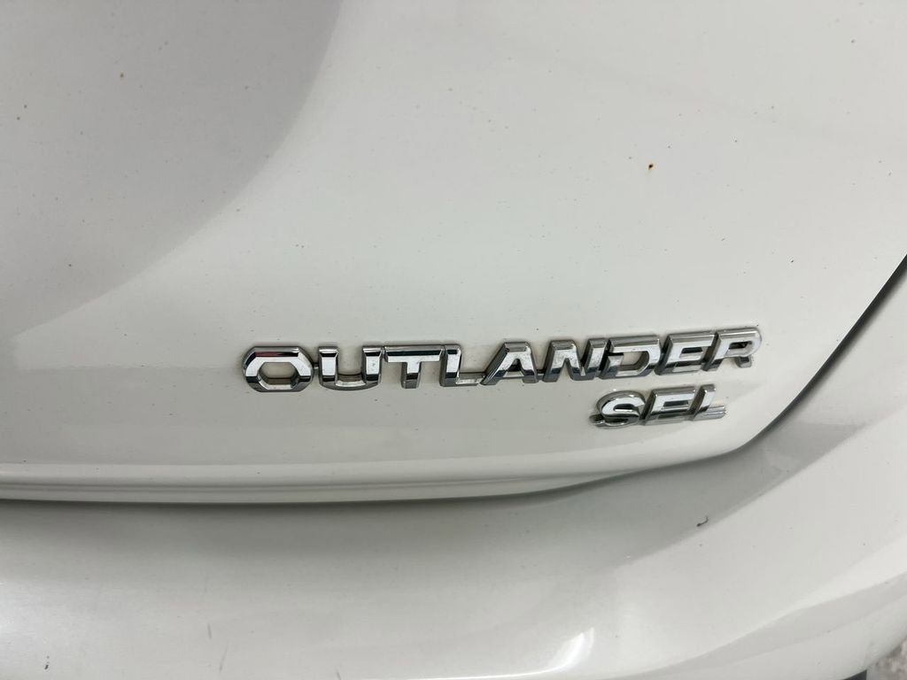 Used 2016 Mitsubishi Outlander SE AWD/4WD image 25