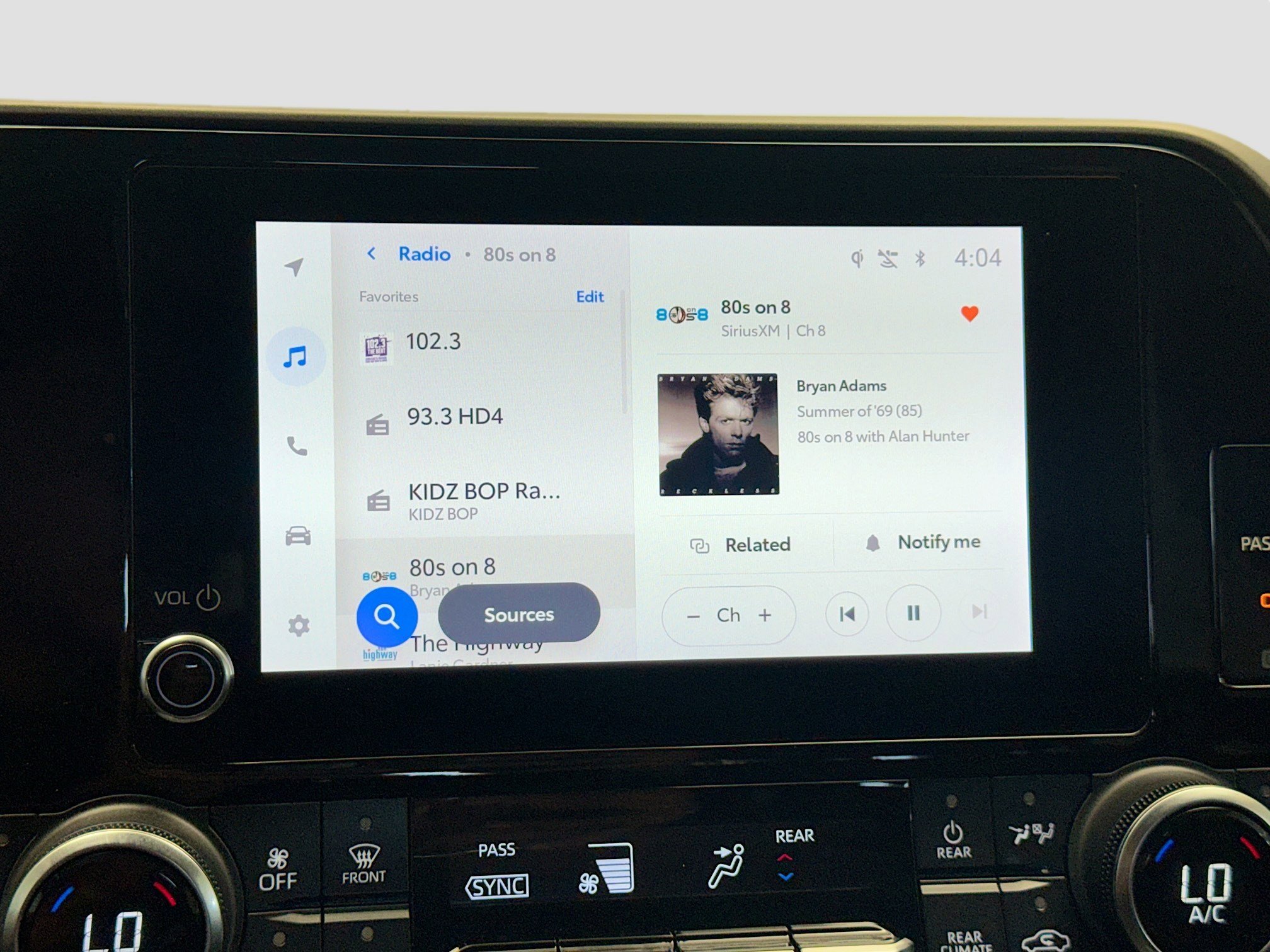 Used 2024 Toyota Highlander XLE image 9