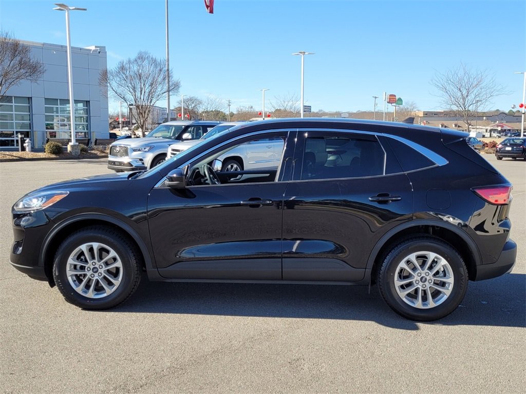 Used 2021 Ford Escape SE w/ Cold Weather Package image 4