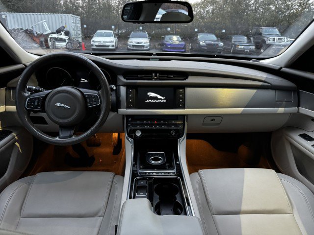 Used 2017 Jaguar XF RWD image 25