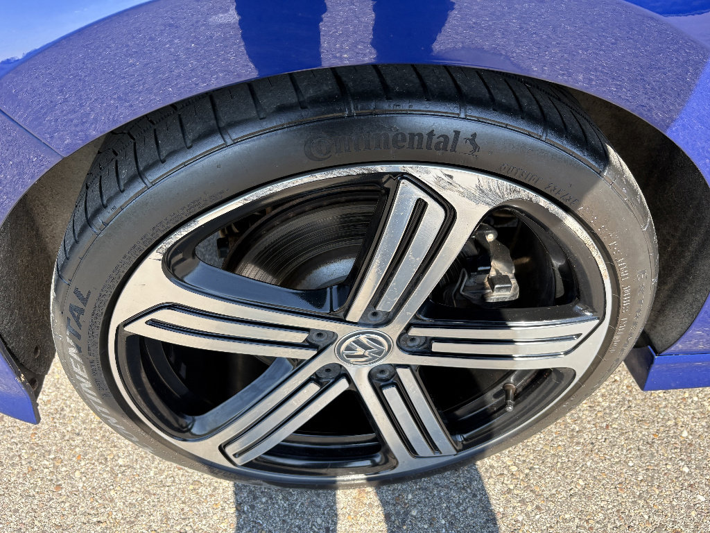 Used 2016 Volkswagen Golf 4-Door image 11