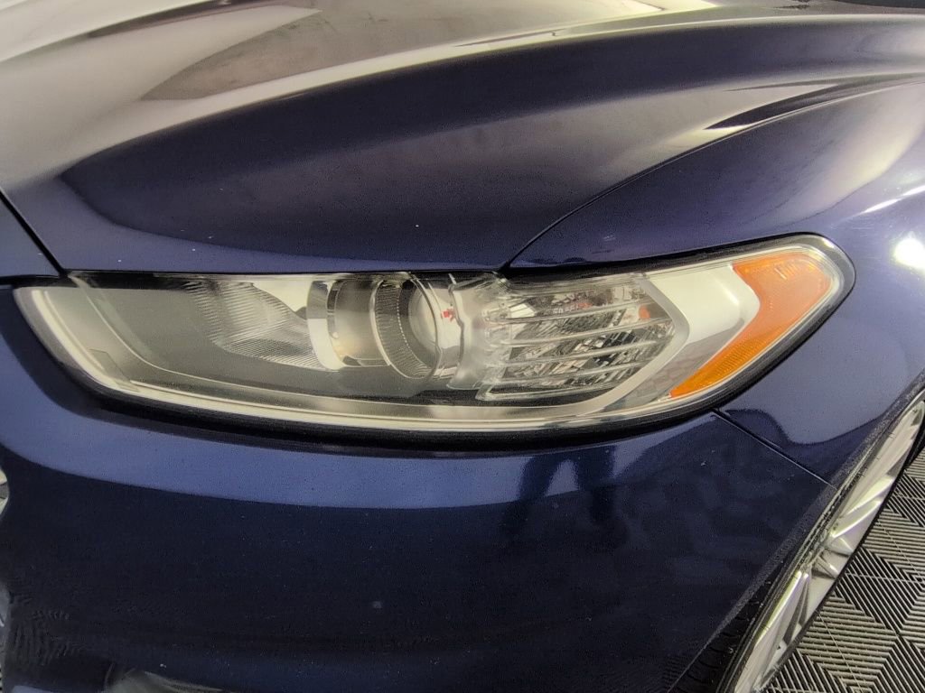 Used 2015 Ford Fusion SE w/ Equipment Group 202A FWD image 9