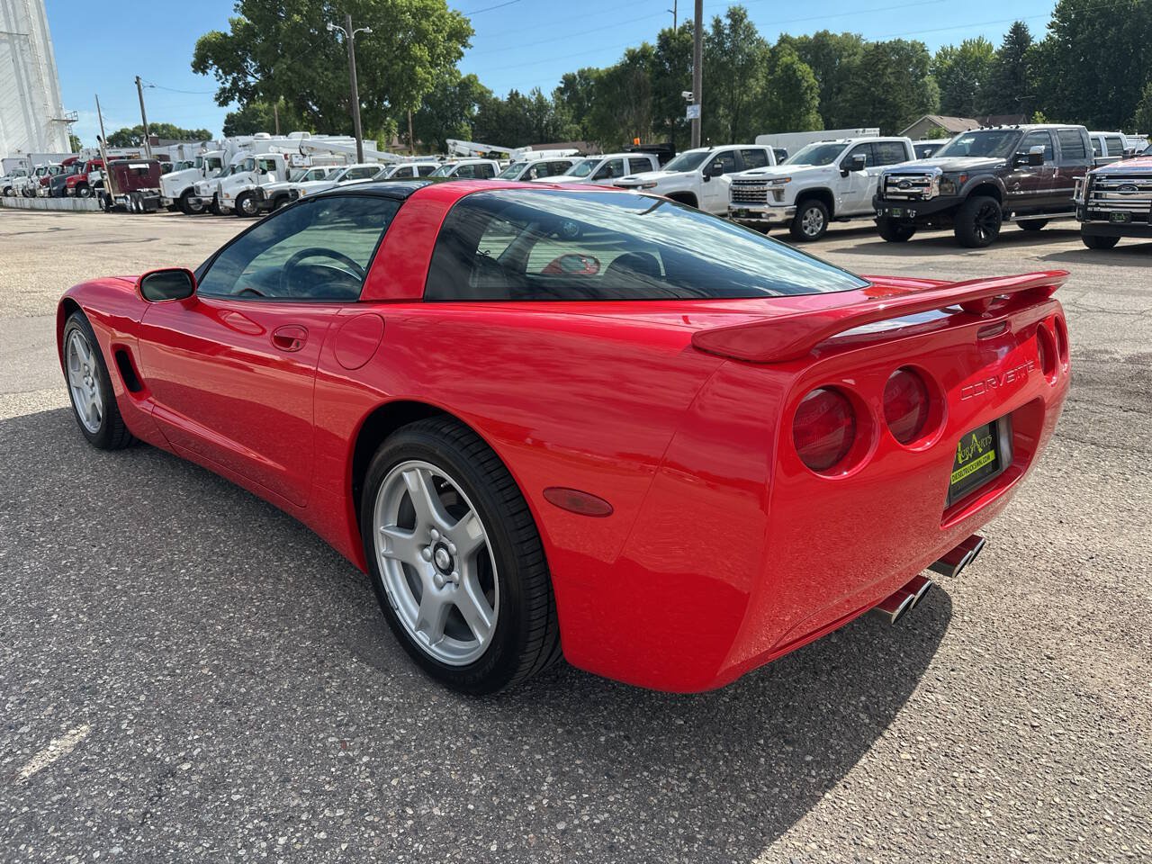 Used 1997 Chevrolet Corvette Coupe w/ Performance Handling Pkg RWD image 3