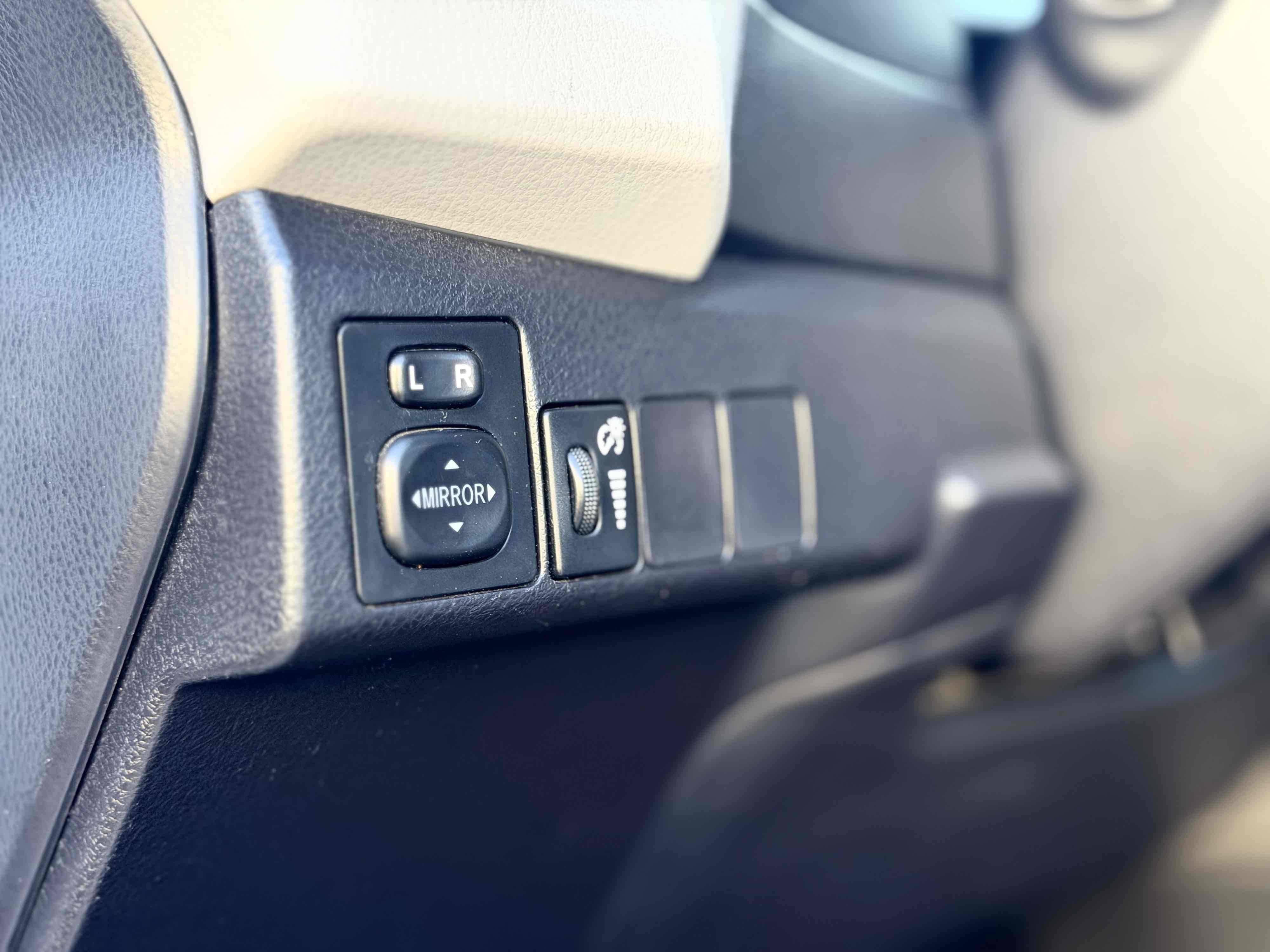 Used 2015 Toyota Corolla LE FWD image 20