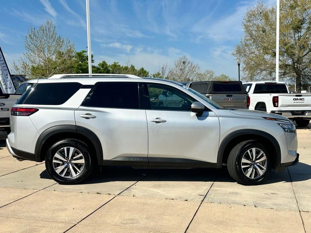 Used 2025 Nissan Pathfinder SL image 5