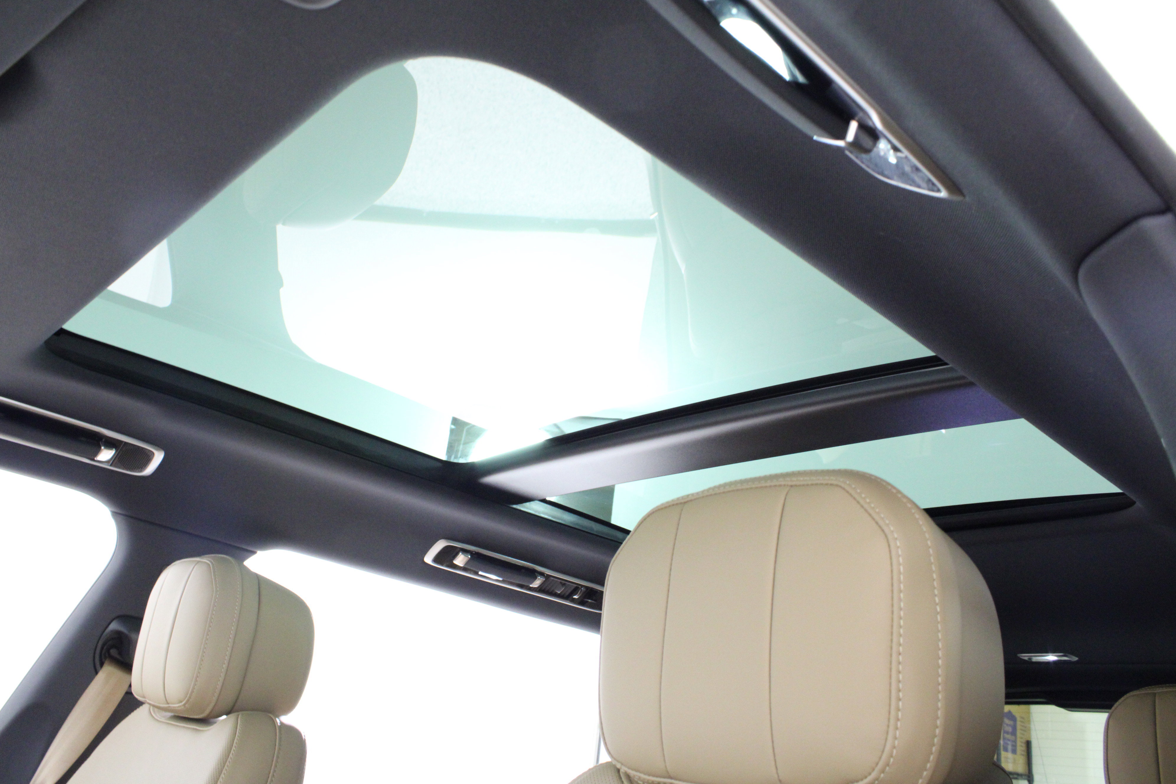 New 2026 Land Rover Range Rover Long Wheelbase SE image 23