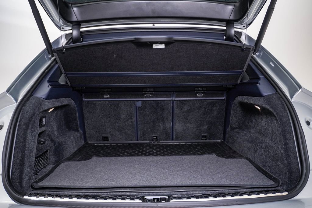 Used 2022 Bentley Bentayga AWD/4WD image 32