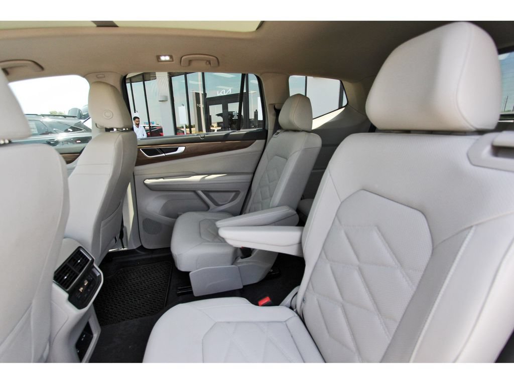 Used 2025 Volkswagen Atlas SE FWD image 33
